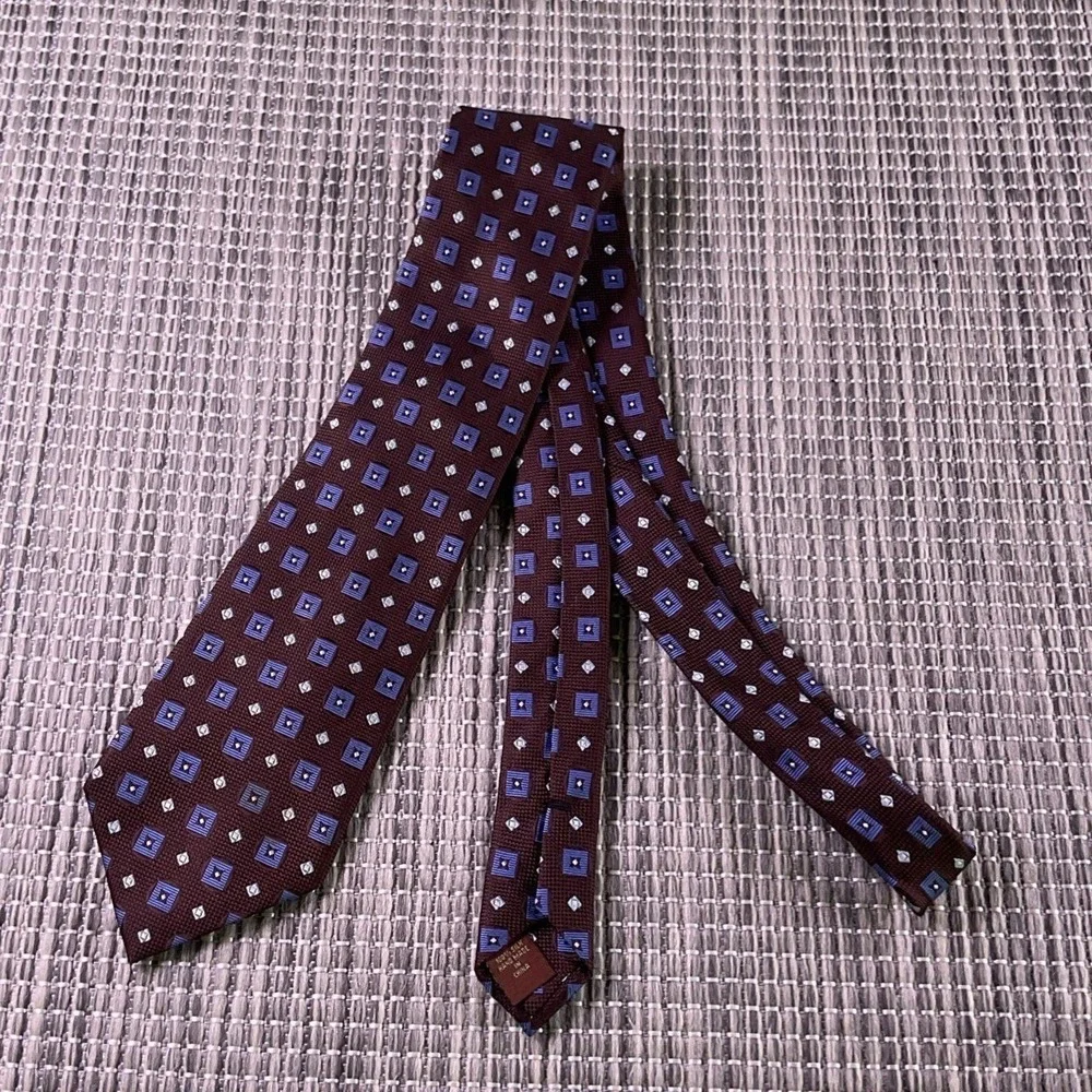 Tasso Elba Mens Silk Tie Burgundy Blue Geometric Square Pattern Hand Made